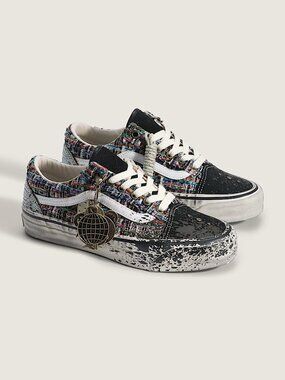 Premium Old Skool Shoe in Black / Grey Size 7.5 Men = 9.0 Women, OFFERS WELCOME!